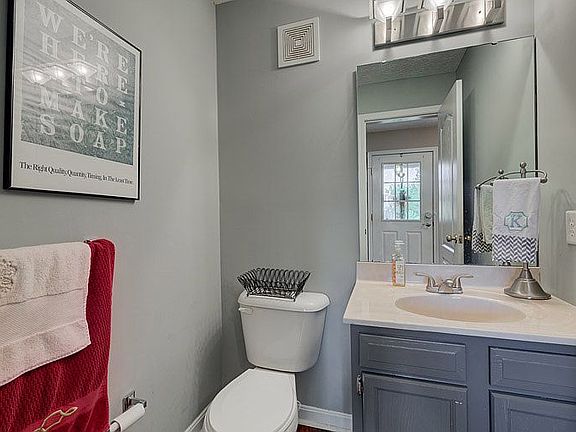 3rd image of 6417 Pembroke Dr