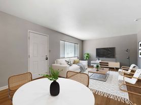 4101 E Iowa
