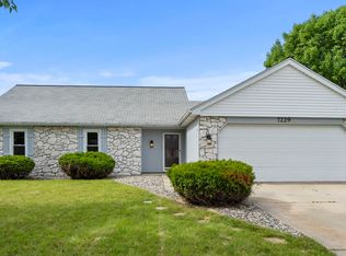 7229 Woodbury Dr, Fort Wayne, IN 46835