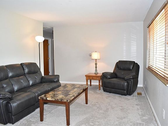 4th image of 402 Lawndale Ave