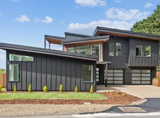 1735 NW 39th St, Lincoln City, OR