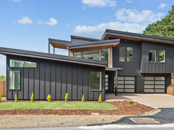 1735 NW 39th St, Lincoln City, OR 97367