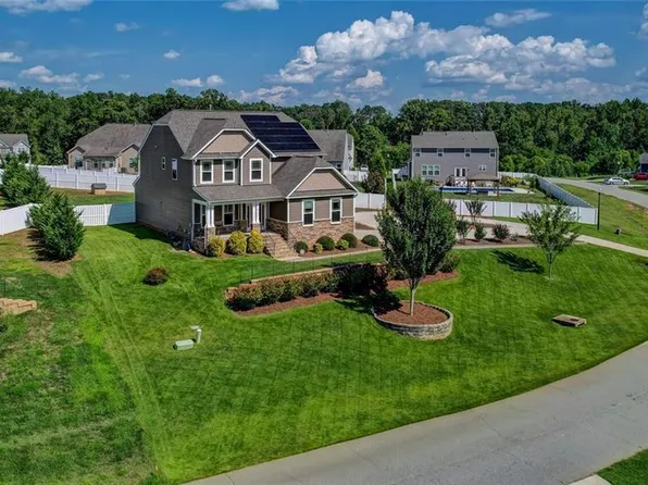 8104 Manakel Dr, Stokesdale, NC 27357