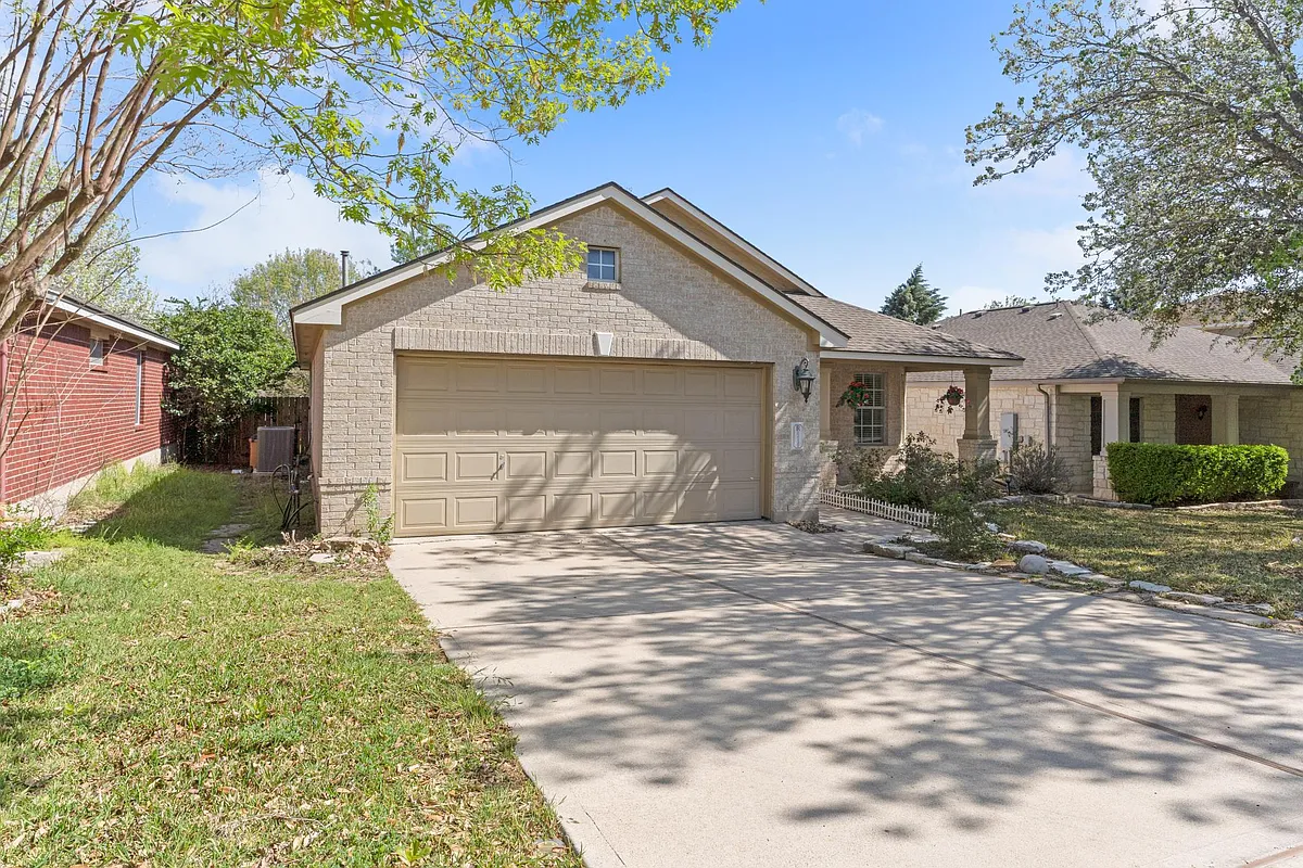 Building Photo - 12121 Tumbling Creek Trl