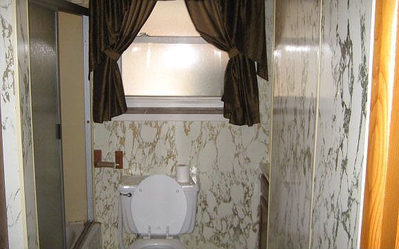 4th image of 222 Carter Ave