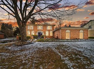 6807 Johnathon Dr, Troy, MI 48098