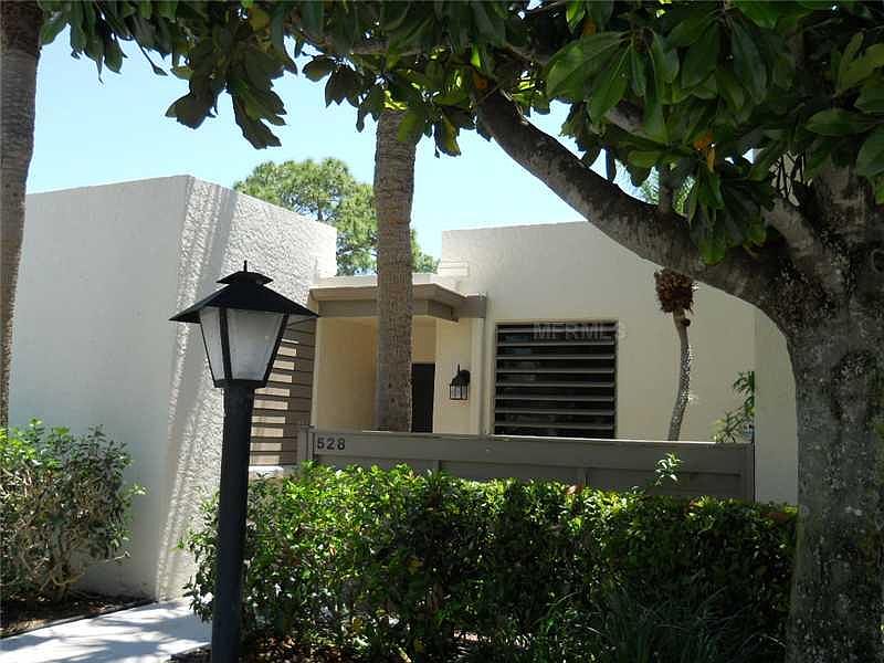1st image of 528 Lakeside Dr
