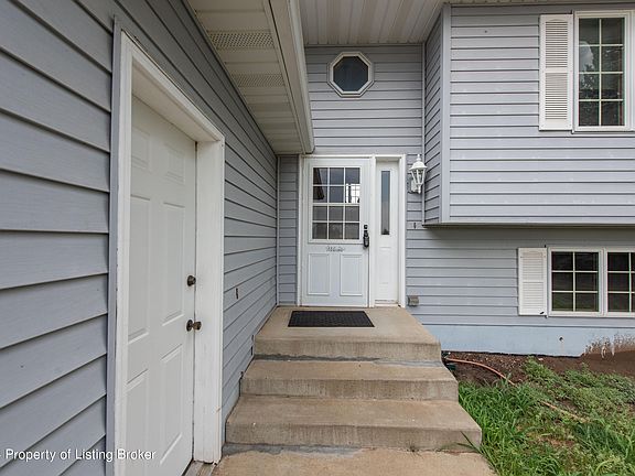 5th image of 927 Eaton Dr