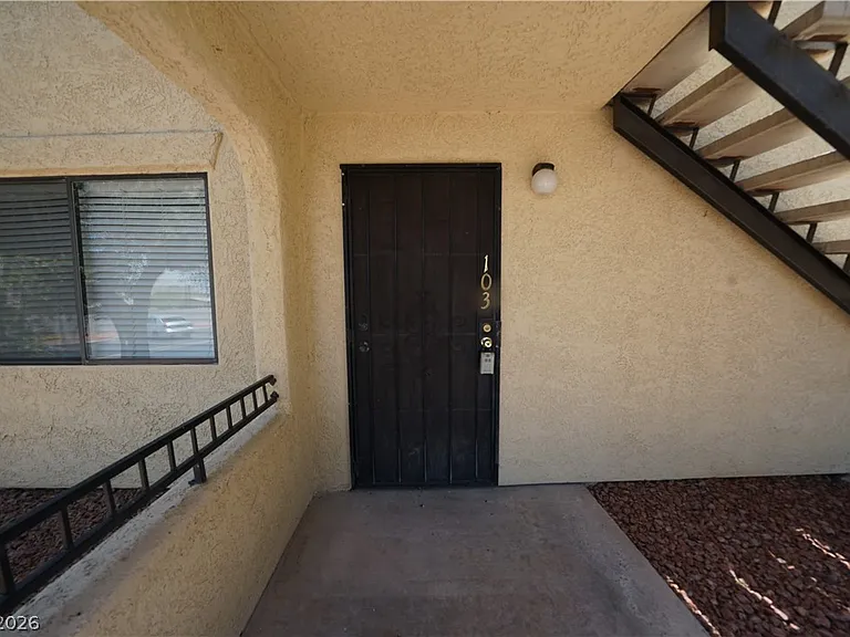 601 Cabrillo Cir #103 — Photo 4