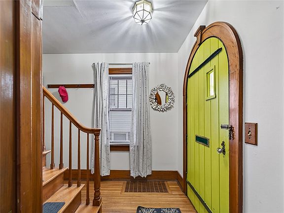 5th image of 112 Maplehurst Rd