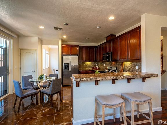 5th image of 4020 Crescent Ct
