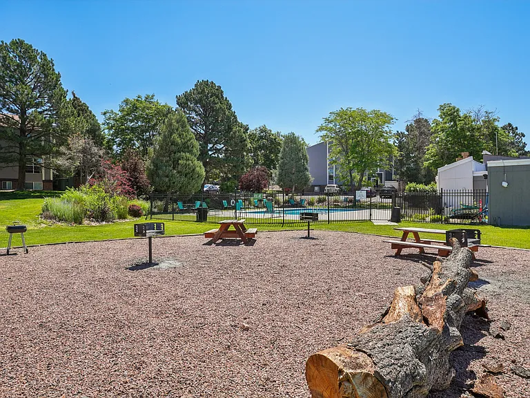 The Montecito Apartments — Photo 31