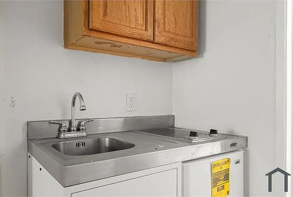 Studio, 450 sqft, $2,041 — Photo 2