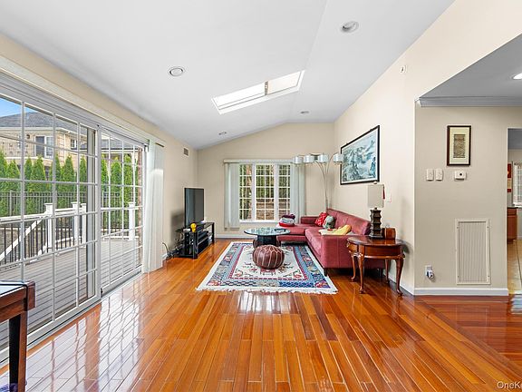 2nd image of 335 Cresthaven Lane