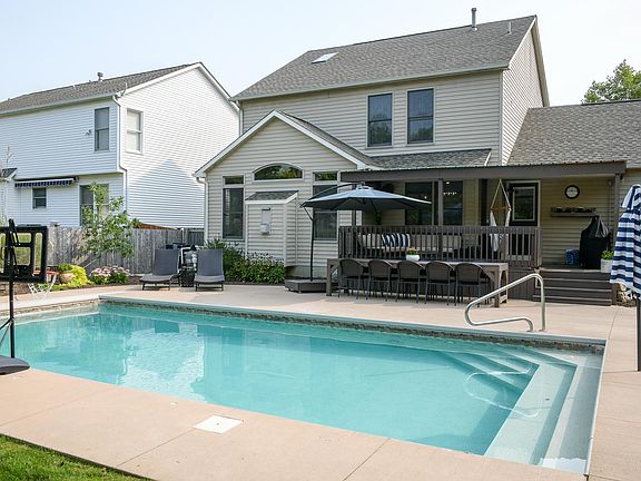 3rd image of 1835 Woodside Dr
