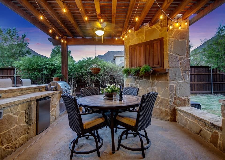 What a great place for morning coffee or evening dinners!