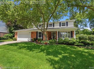 46490 Rockledge Dr, Plymouth, MI 48170