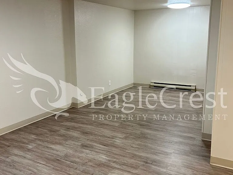 172 Brock St — Photo 8