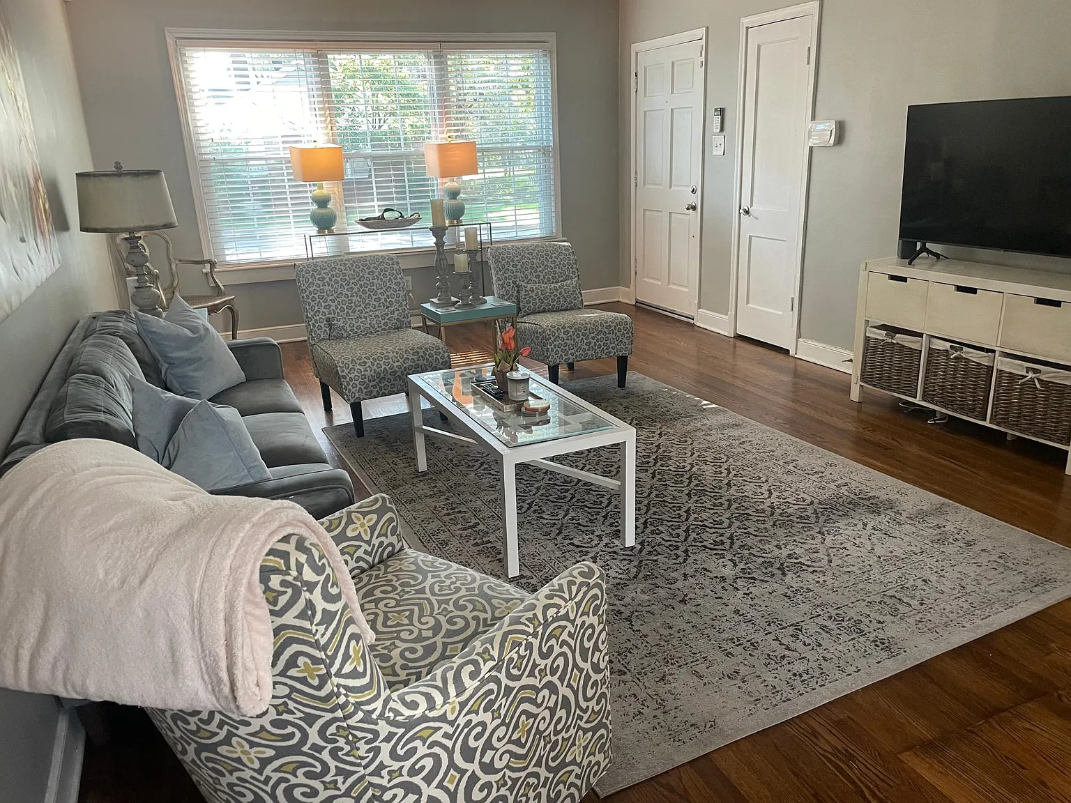 3607 Kenwood Avenue — Photo 4
