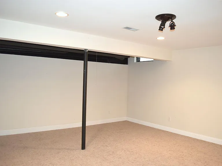 1272 Poppy Hill Dr — Photo 17