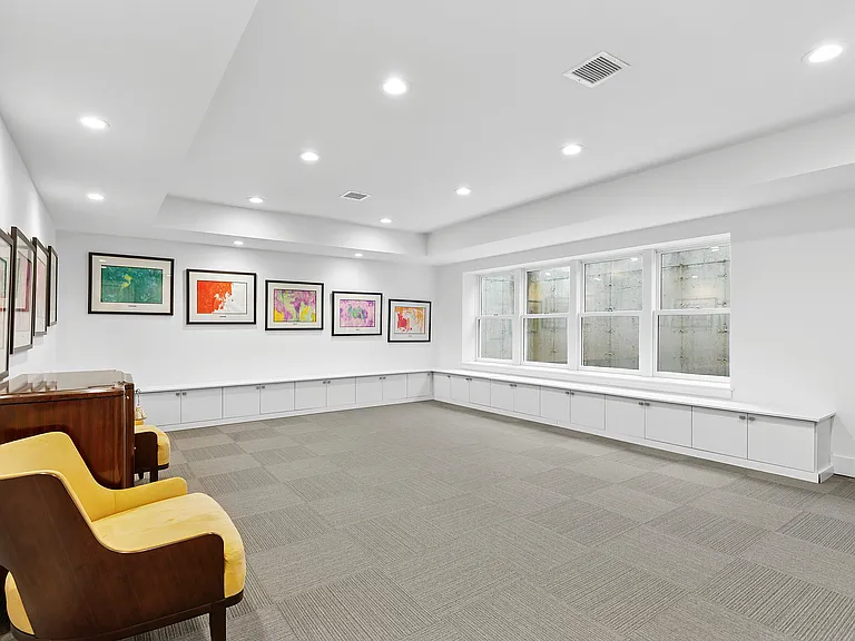 202 Halsey St — Photo 23