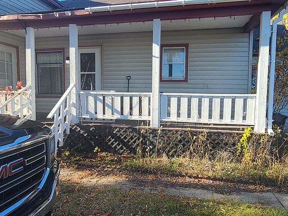 2nd image of 206 S River St