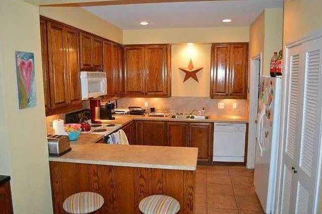 3 bed, 2.5 bath, 2015 sqft, $3,750 — Photo 4
