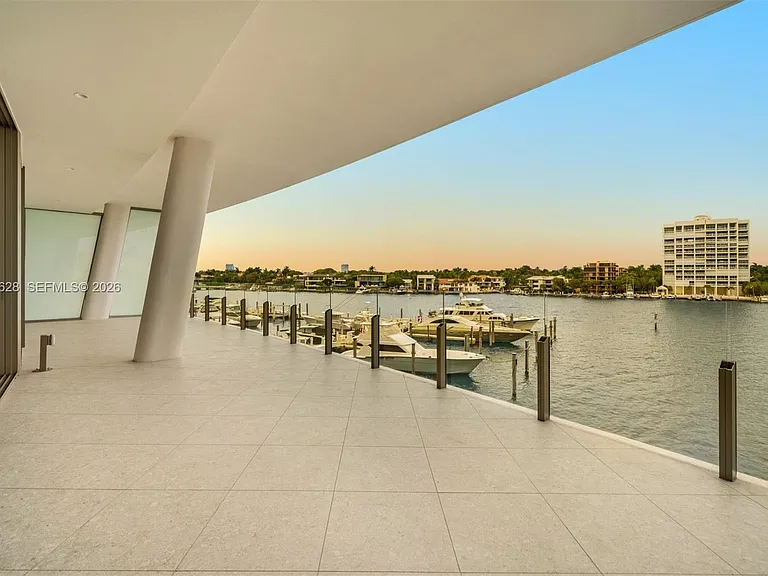 5 Grove Isle Dr #S302 — Photo 3