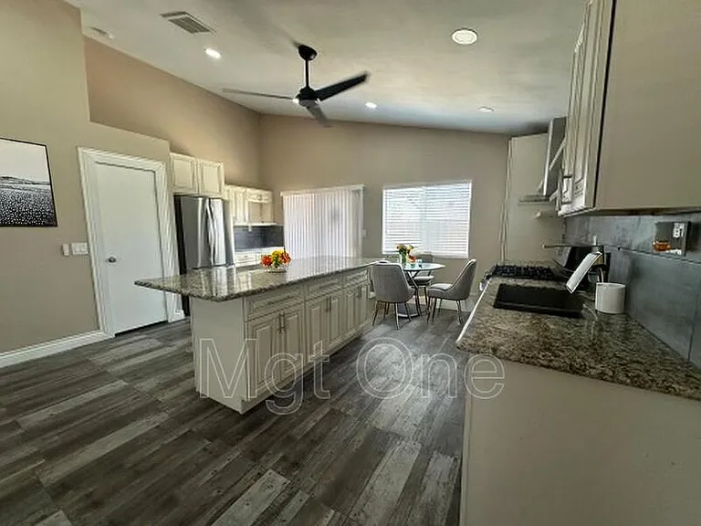 543 Prairie Way — Photo 2