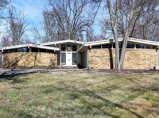24 N Thornhurst Dr, Carmel, IN 46032