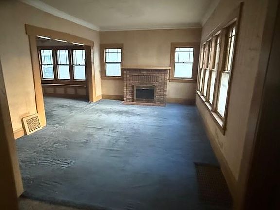 5th image of 2915 44th Ave S