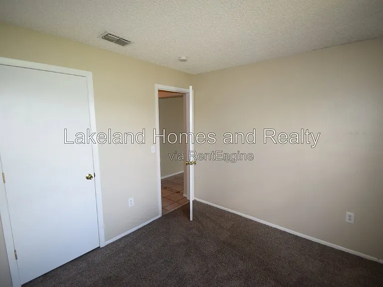 1204 Honeytree Ln W — Photo 44