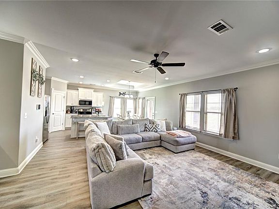 5th image of 313 Ranch Blvd