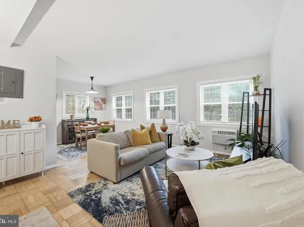 3478 Martha Custis Dr, Alexandria, VA 22302