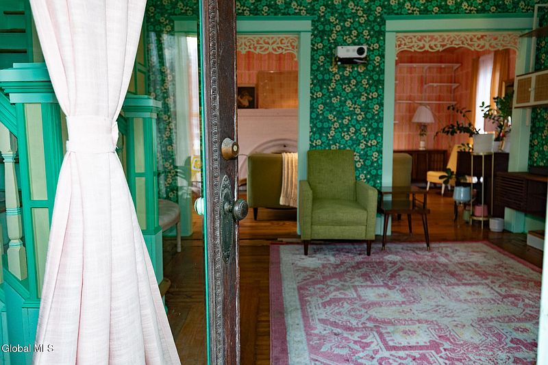 4th image of 172 Elm Street