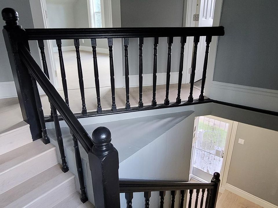2nd image of 437 W Flora St