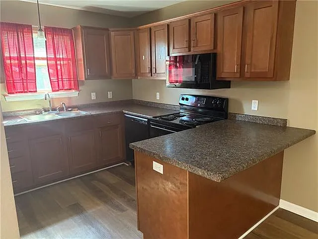 3 bed, 2.0 bath, 1113 sqft, $1,350 — Photo 3