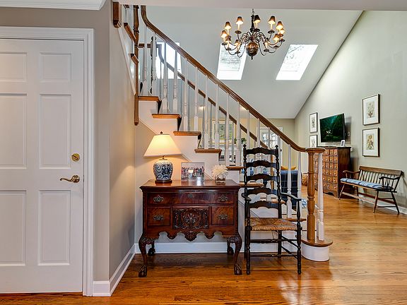 3rd image of 7 Tartan Lakes Cir