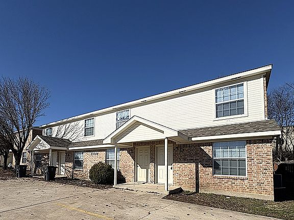 2nd image of 2109 Jennifer Dr APT D