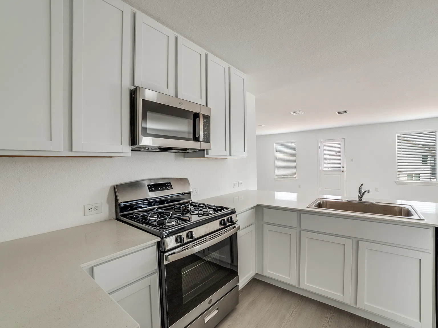 Morgan Crest 5202 - 1 — Photo 4