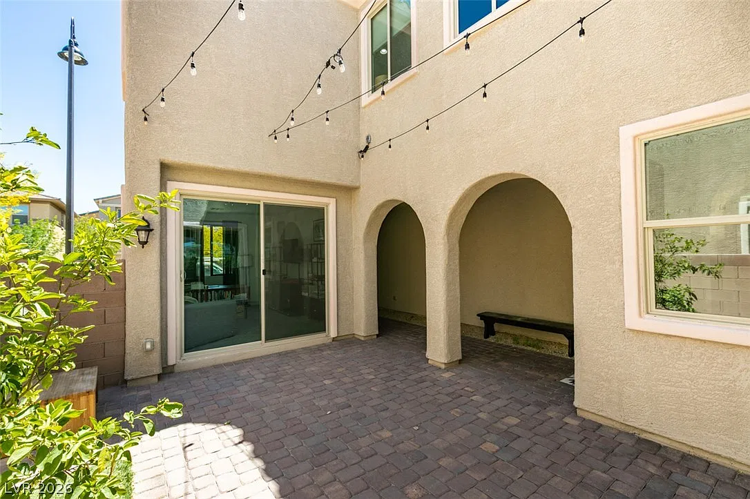 4 bed, 2.5 bath, 3232 sqft, $3,700 — Photo 4