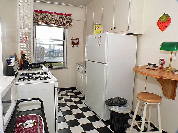 4th image of 575 Grand St #D1702