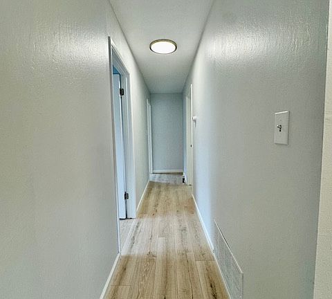 Hallway to all bedrooms.