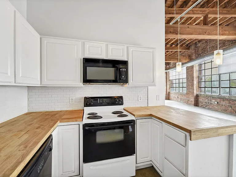SoHo Lofts — Photo 7