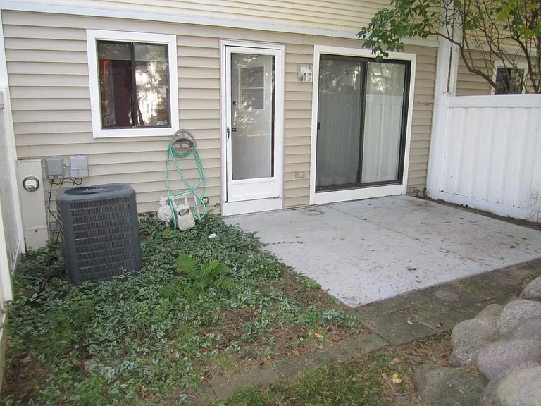 136 N Waterford Dr — Photo 10