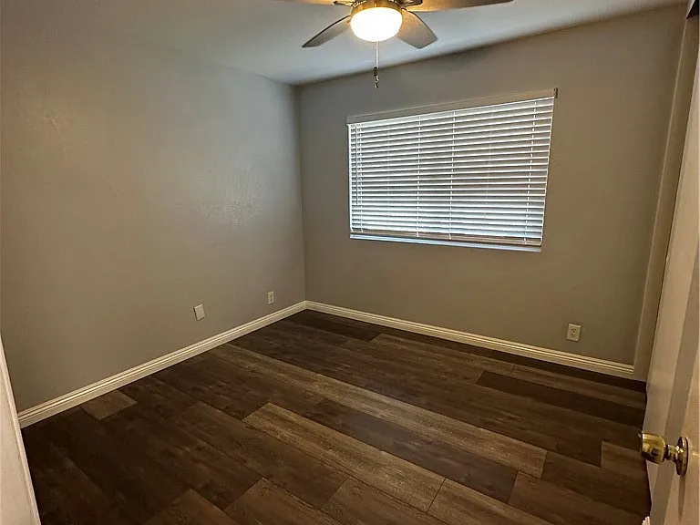 2152 Trafalgar Ave — Photo 8