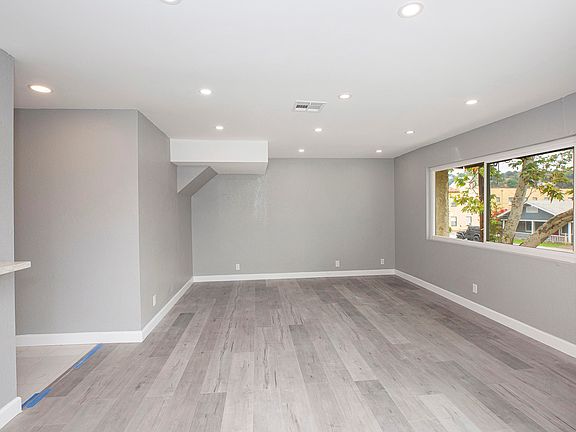 5th image of 1031 Mariposa St #3
