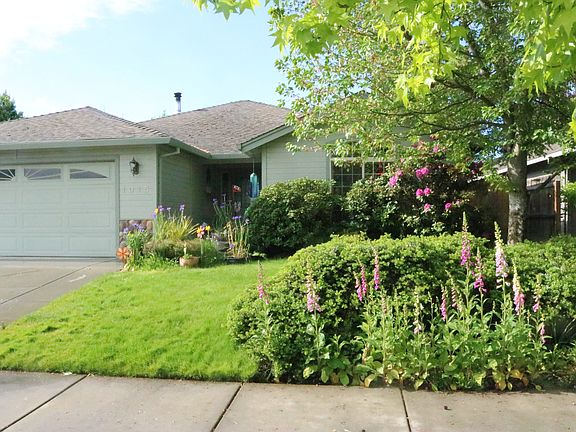 3rd image of 1015 Willowdale Ave