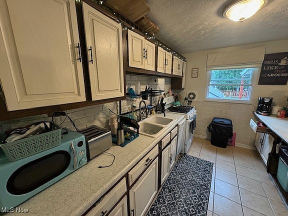 5th image of 326 Stewart Ave NW