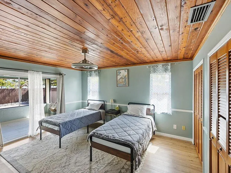 1326 SW Bartell Ave — Photo 37